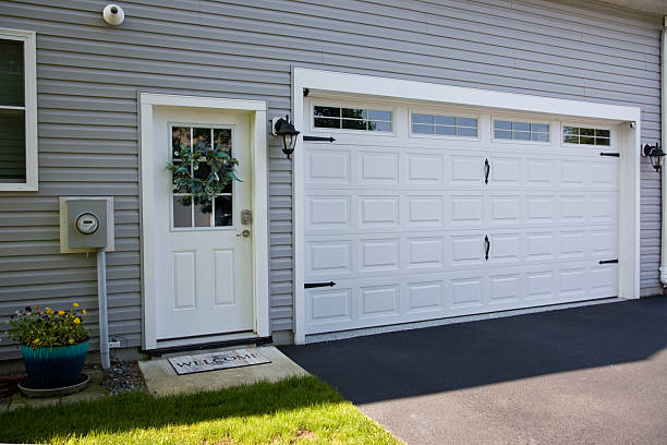 24/7 Emergency Garage Door Panel Replacement experts in Fairmount Heights, MD